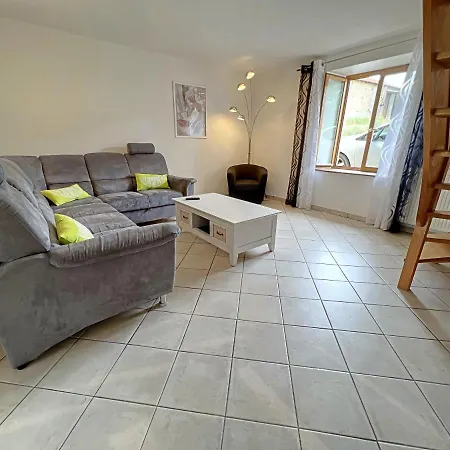 Holiday home Maison Chaleureuse Avec Piscine Mazirot