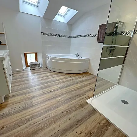 Maison Chaleureuse Avec Piscine Holiday home *